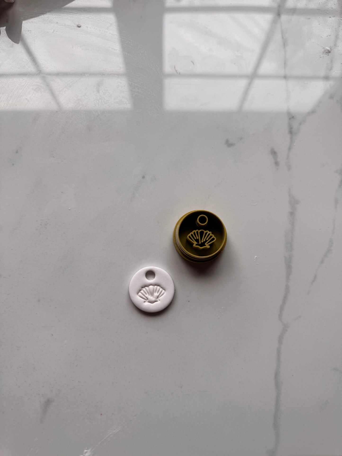 Embossed Shell Circle Hoop Cutter