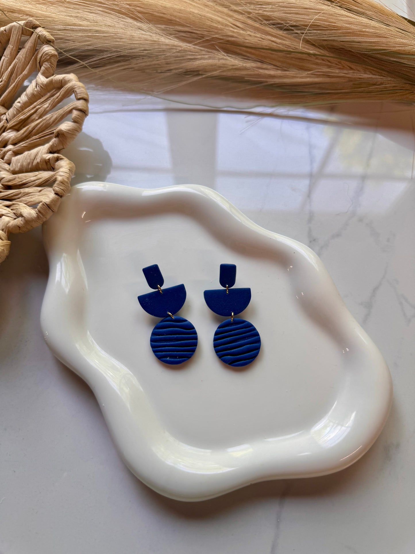 Blue organic dangles