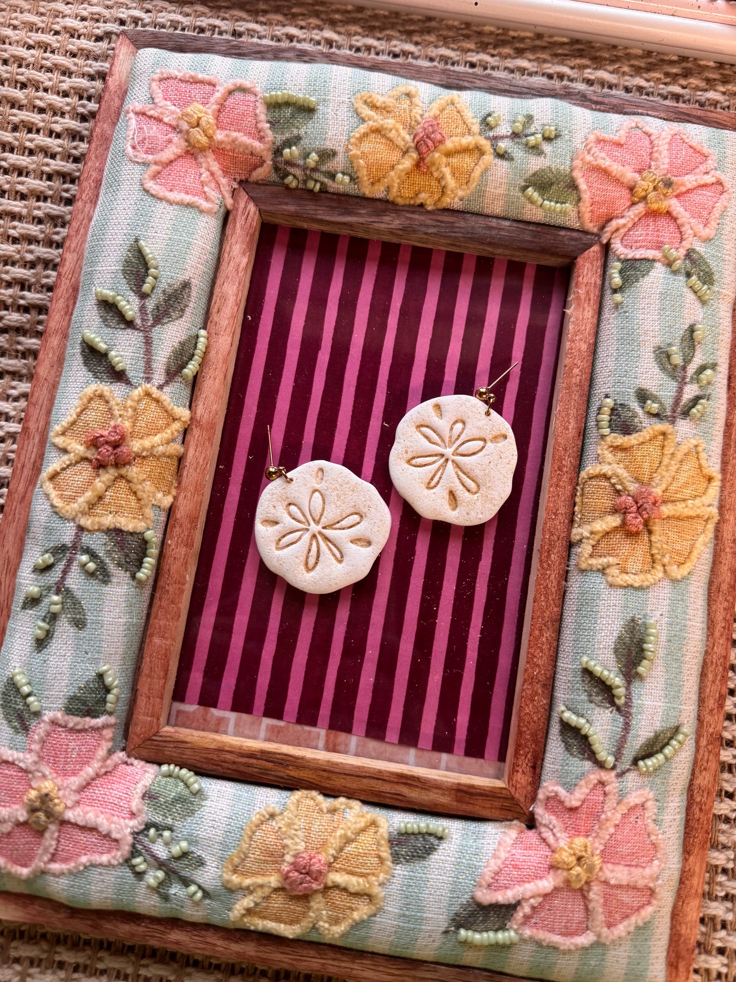Beachy Sandy Largre Sand dollars