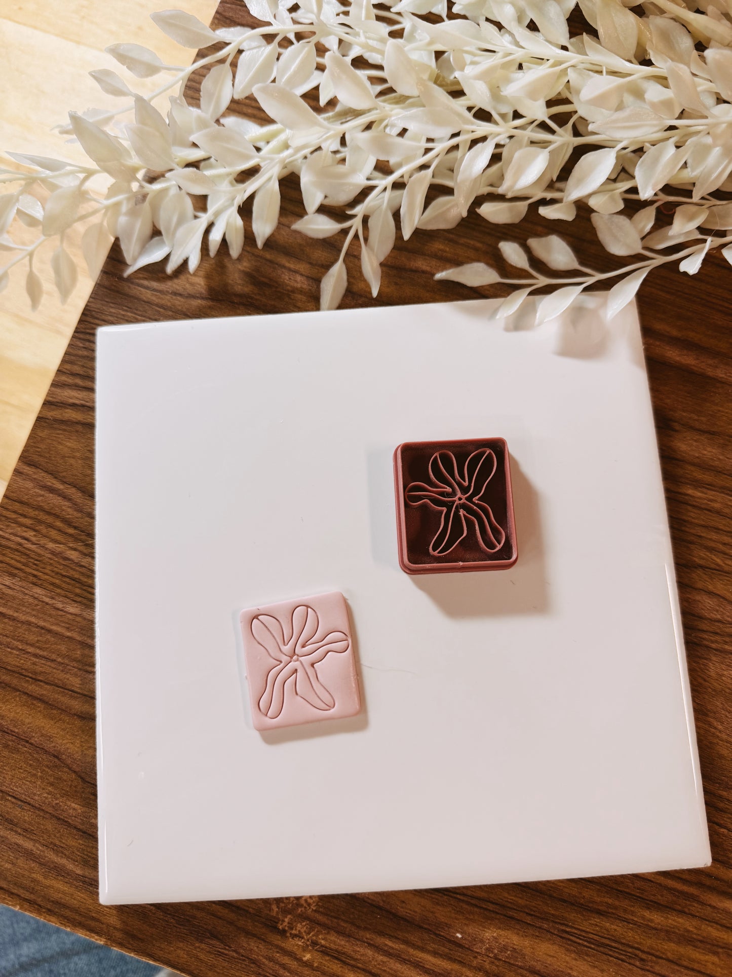 Abstract Flower Cutter