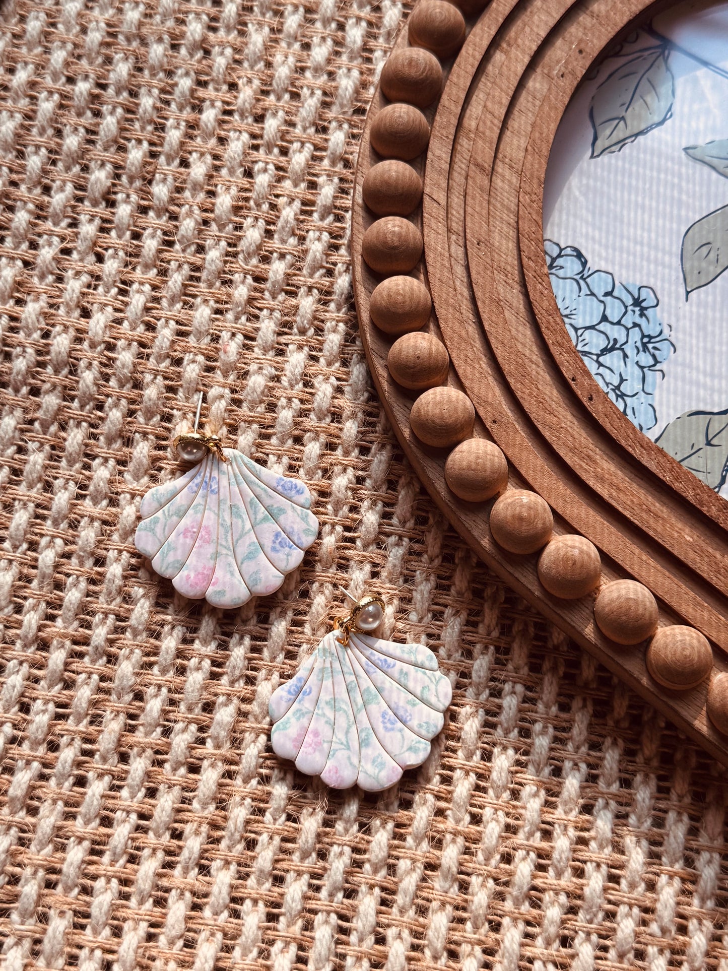 Floral Shells with pearls