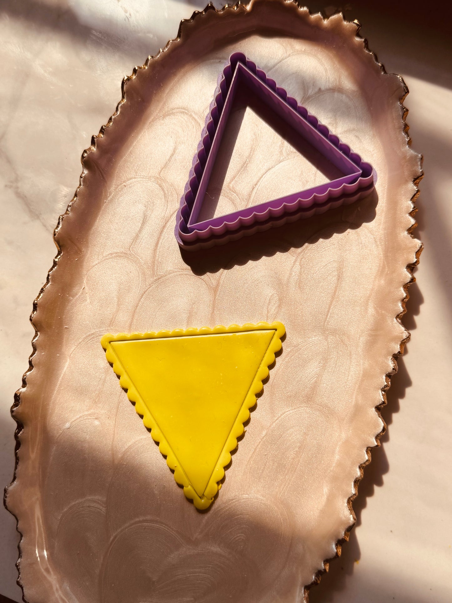 Scalloped Triangle Banner Clay Cutter