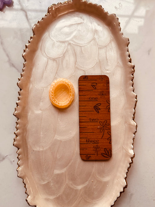 Frilly Oval Clay Cutter