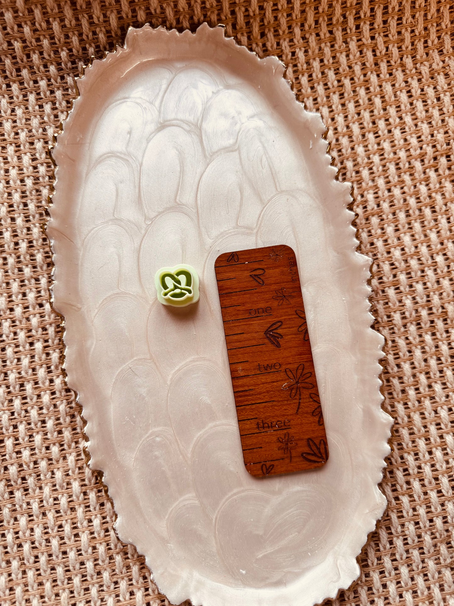 Pretzel Stud Clay Cutter