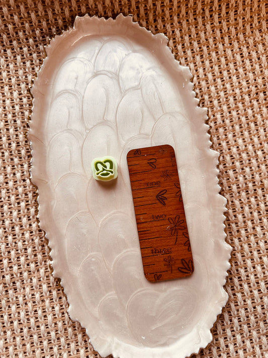 Pretzel Stud Clay Cutter