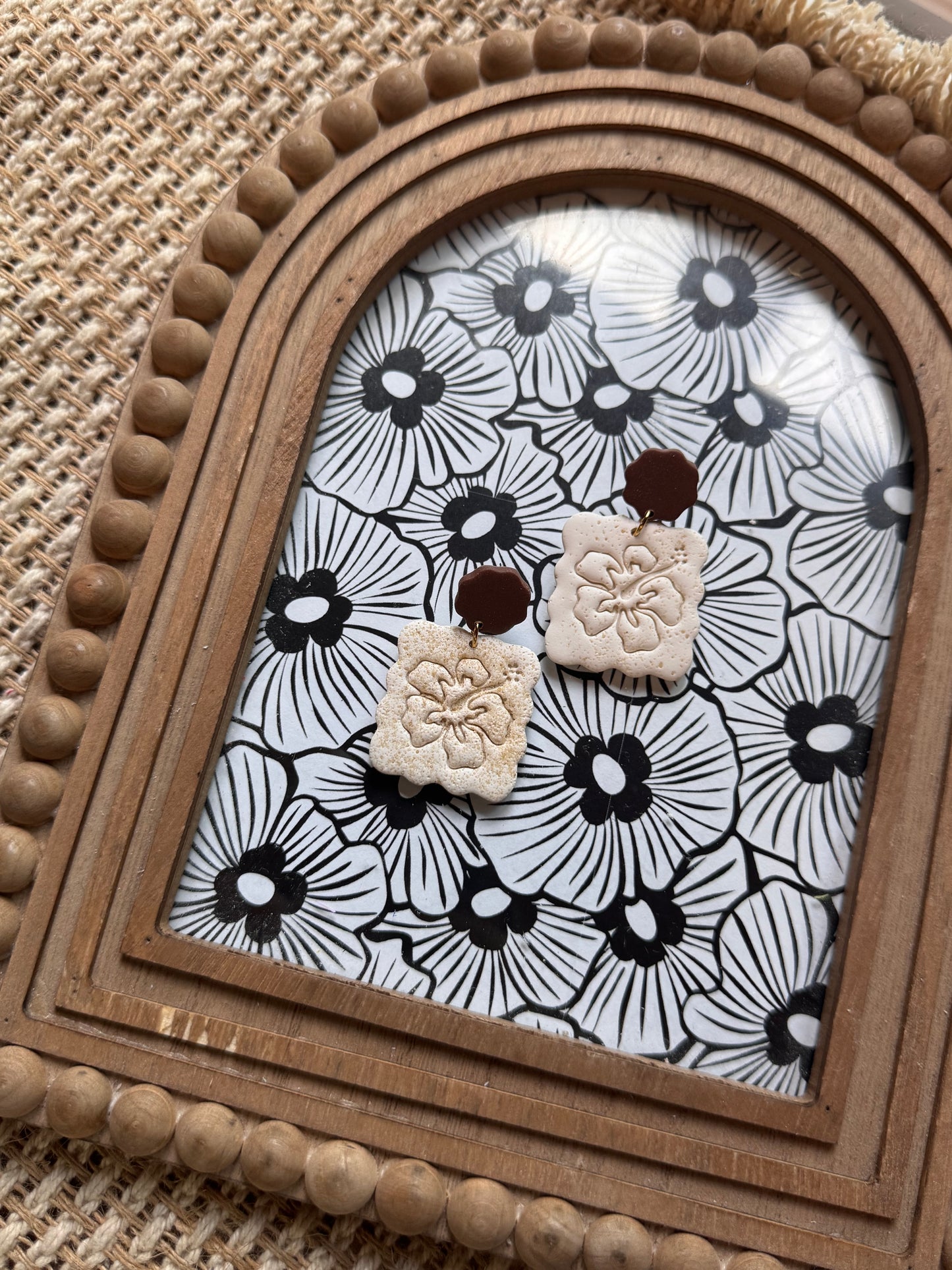 Sandy Hibiscus Stamp Earrings