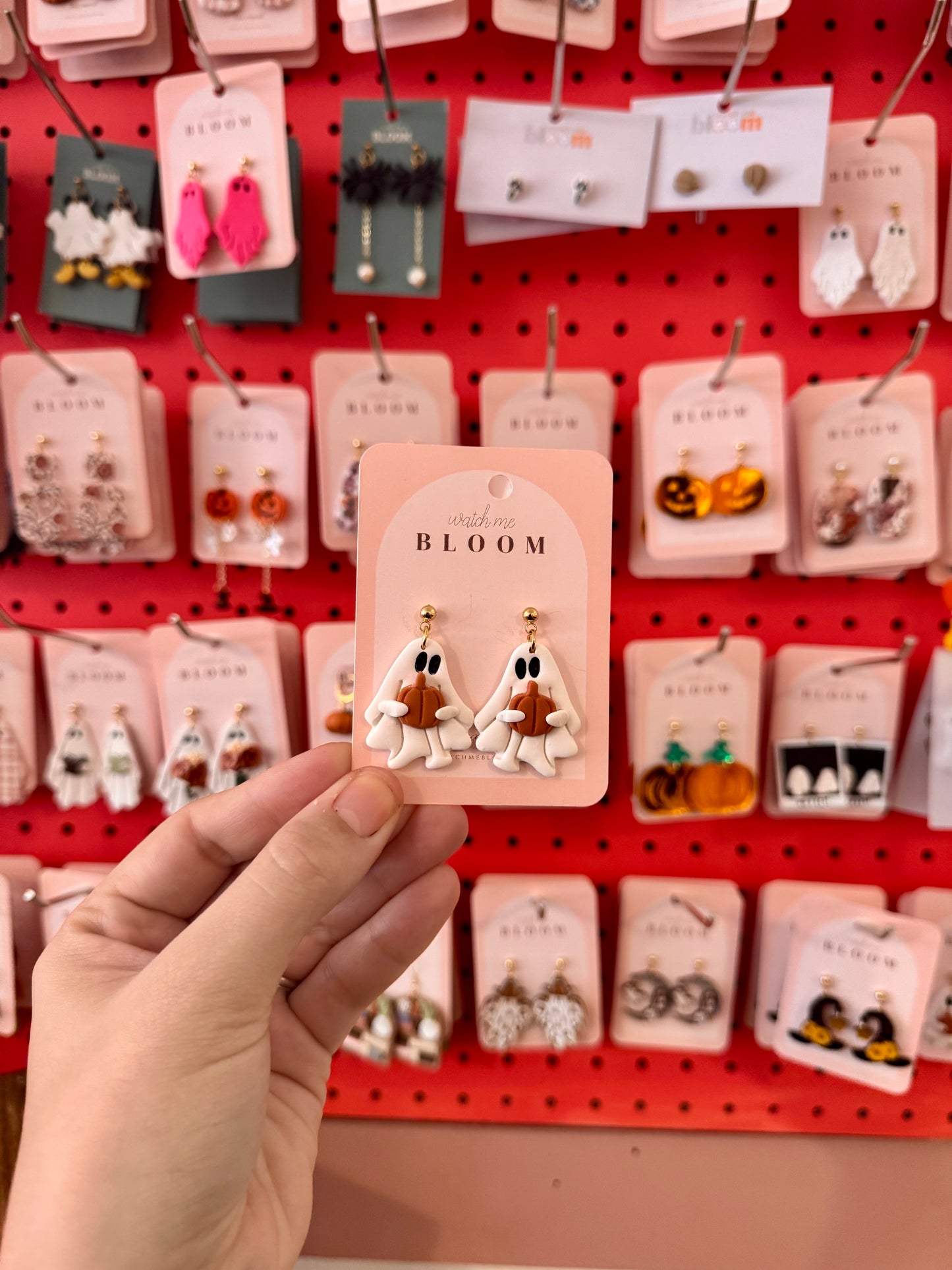 Ghosts holding pumpkins