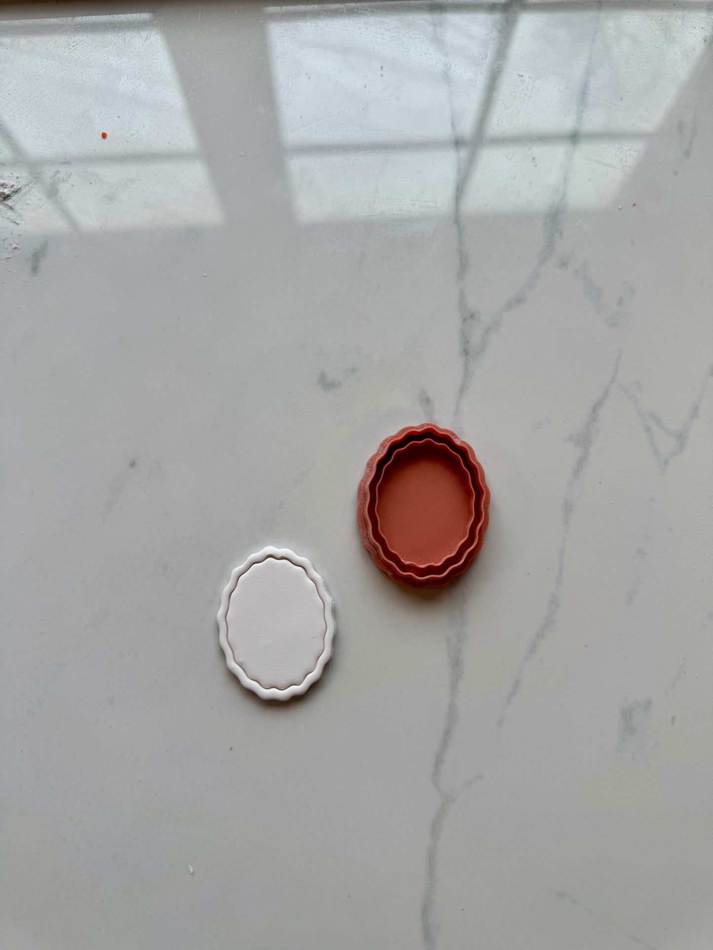 Wavy Oval Frame Clay Cutter