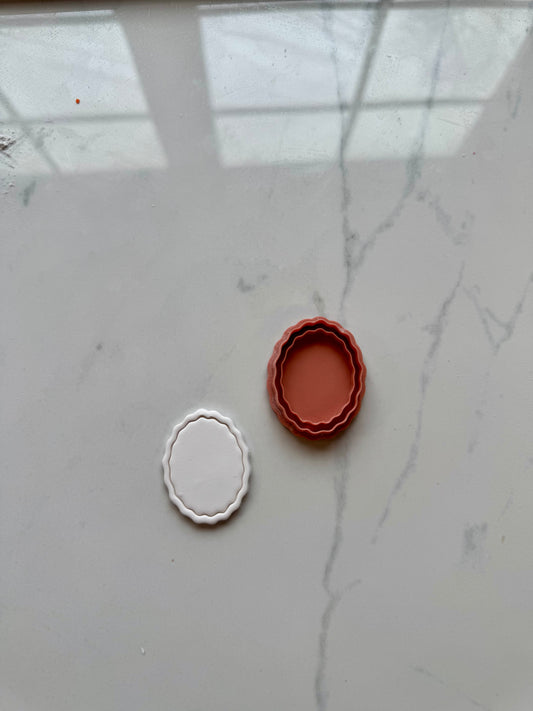 Wavy Oval Frame Clay Cutter