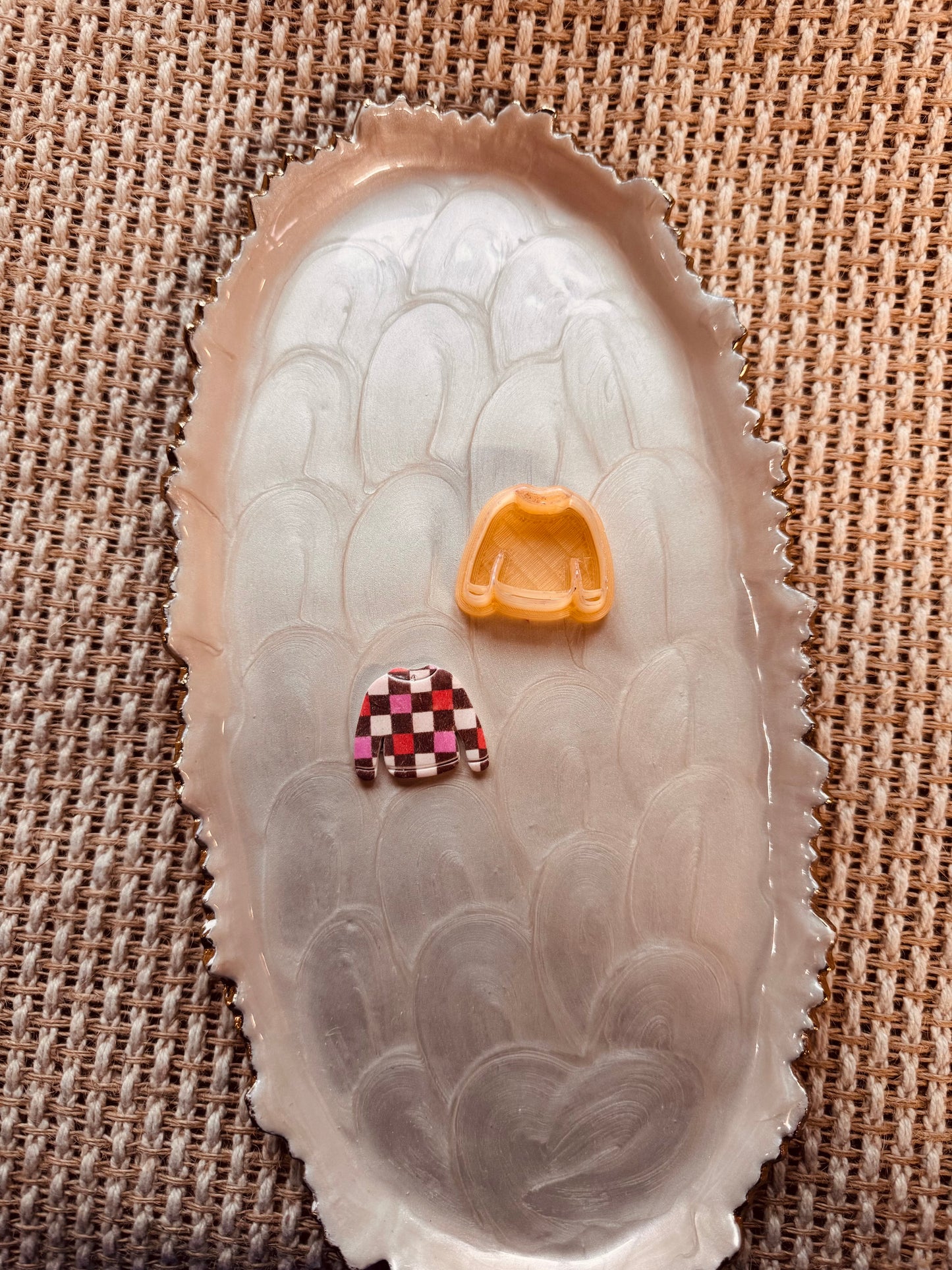 Simple Sweater Clay Cutter