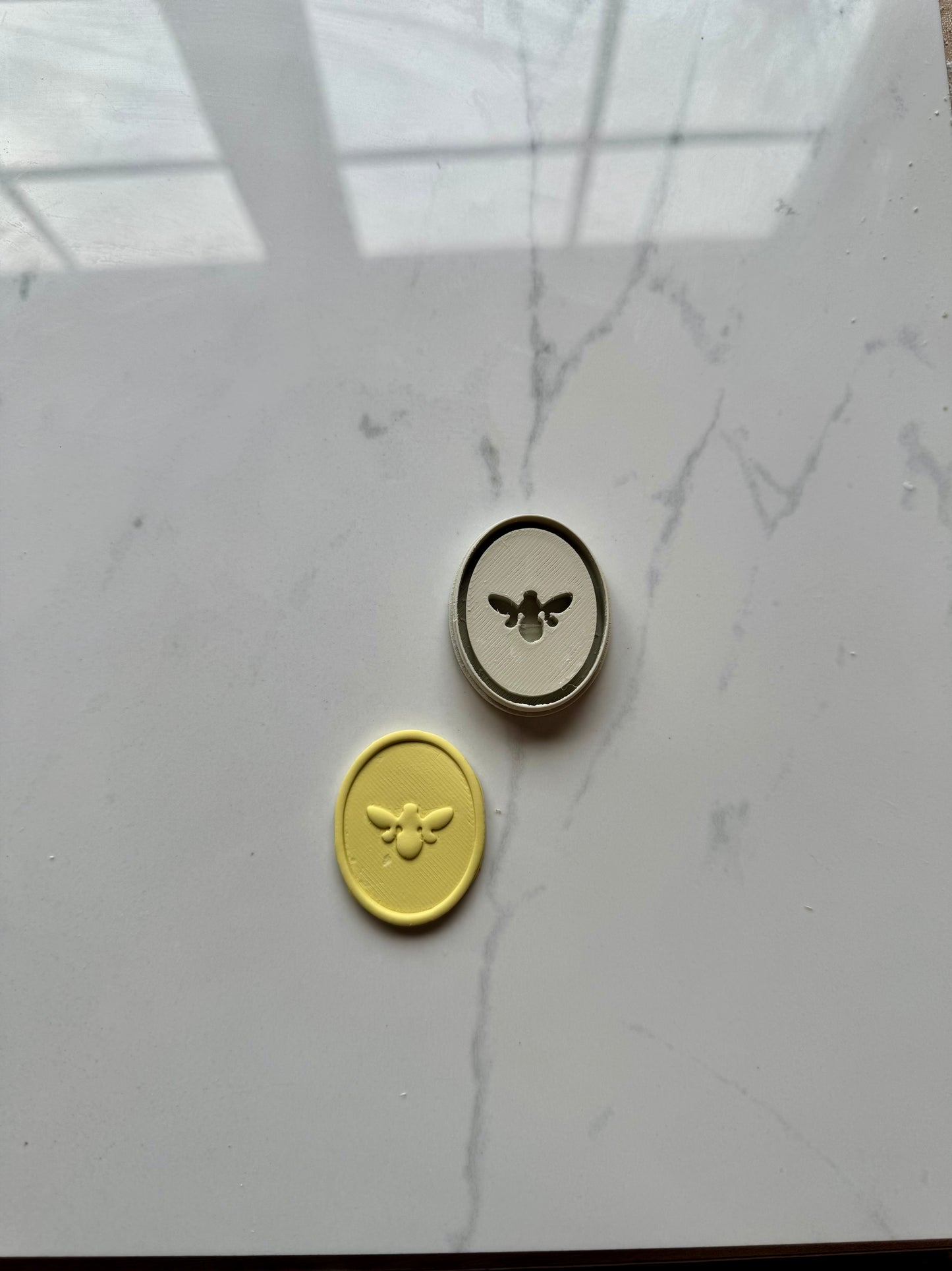 Bumble Bee Imprint Oval Polymer Clay Cutter
