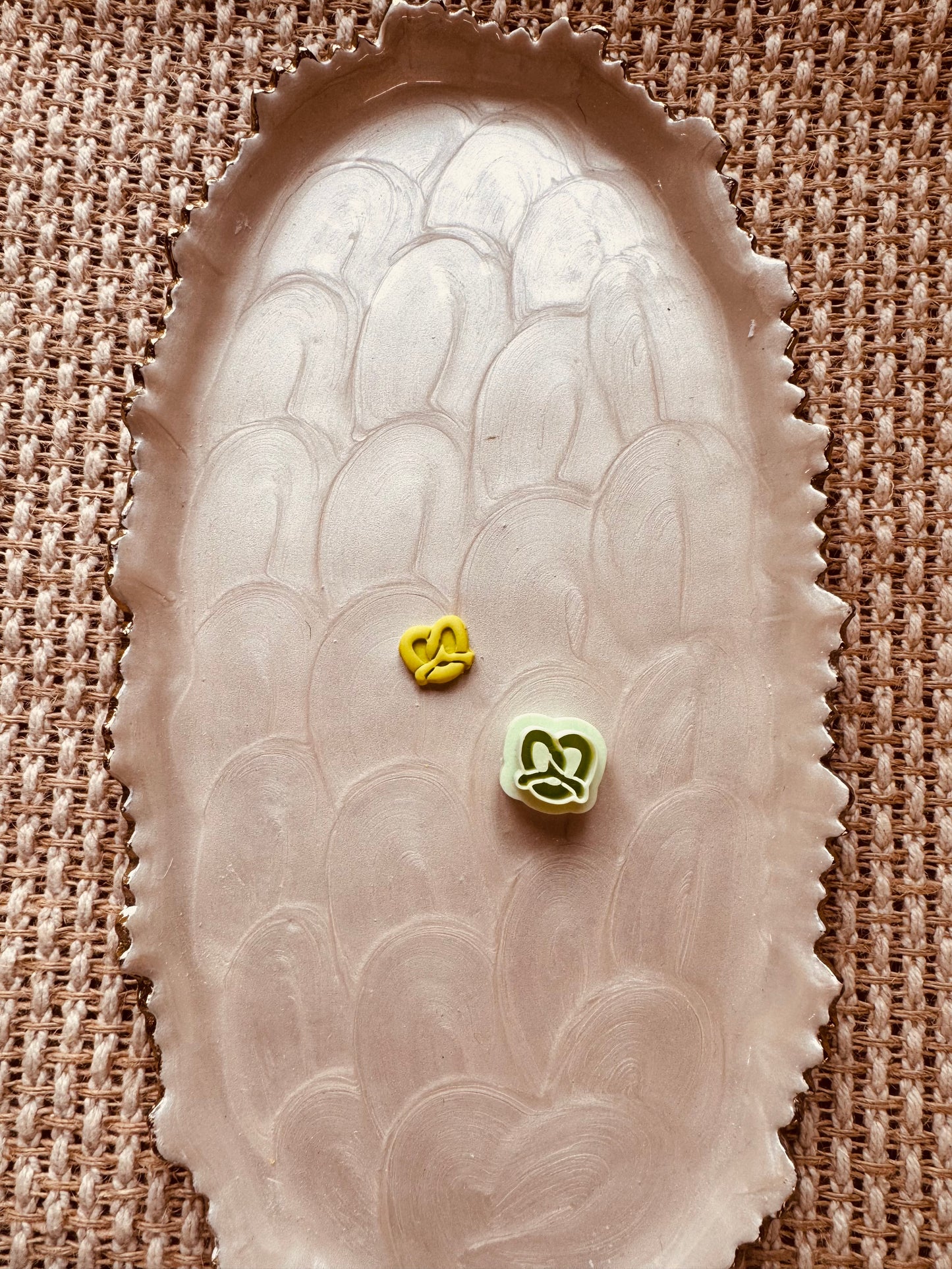 Pretzel Stud Clay Cutter
