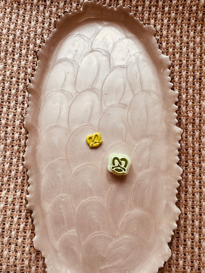 Pretzel Stud Clay Cutter