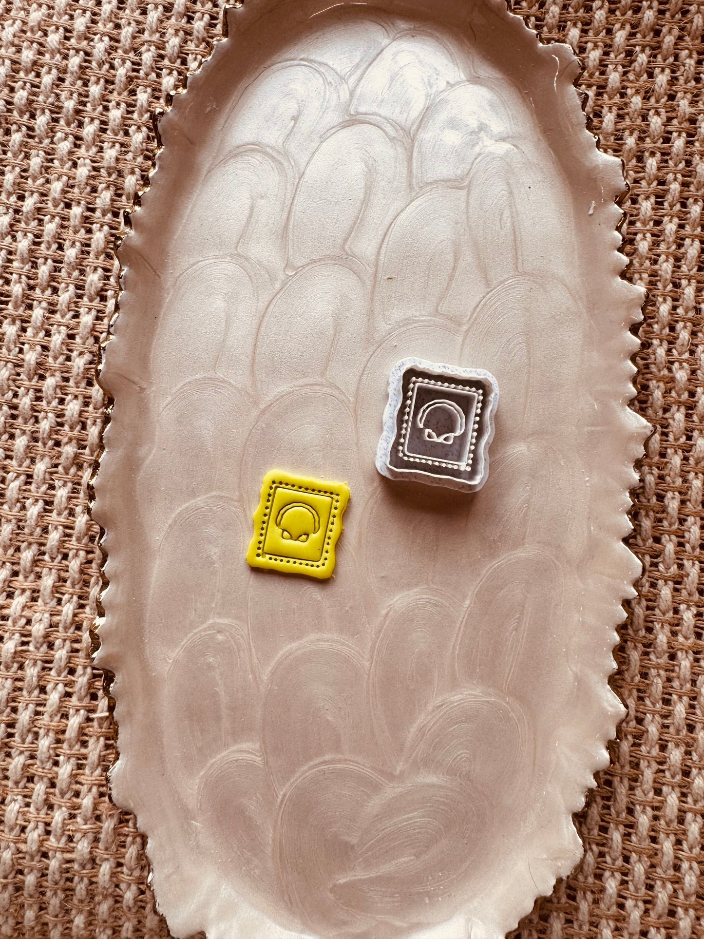 Dotted Frame + Shell Clay Cutter