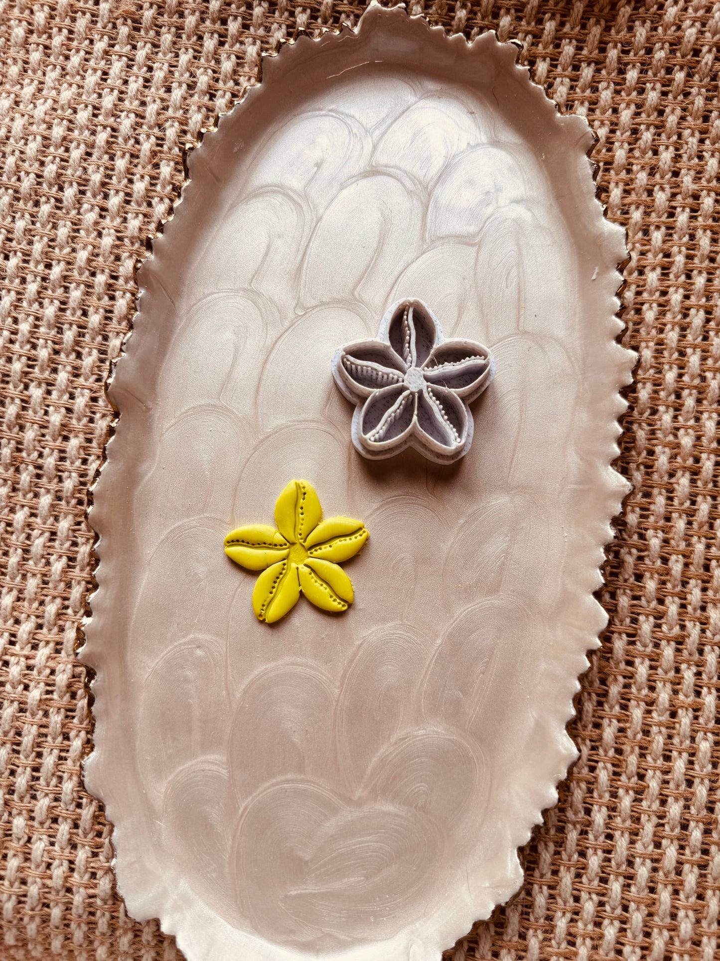 Cowrie Shell Flower Clay Cutter