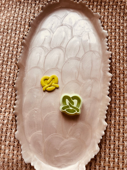Pretzel Clay Cutter