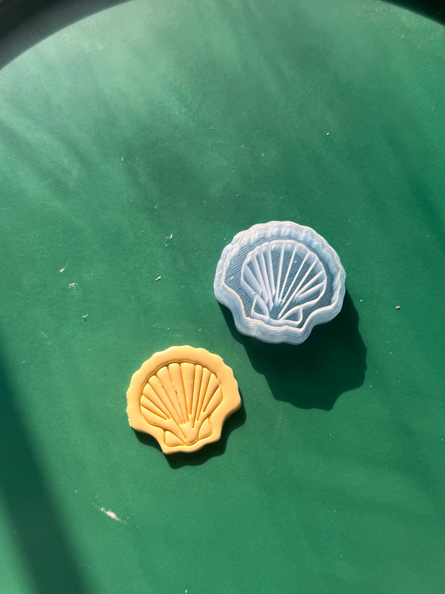 Double Shell Clay Cutter